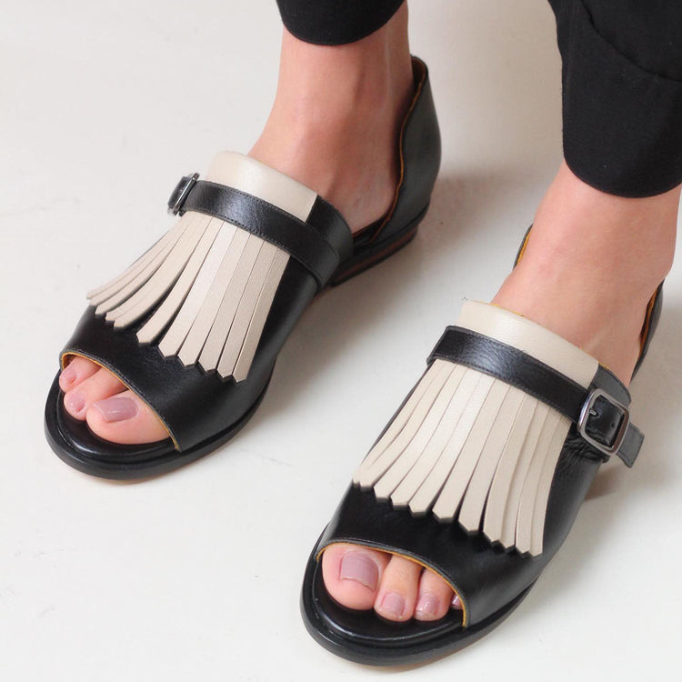 Britta™ - Rojtos belebújós szandál