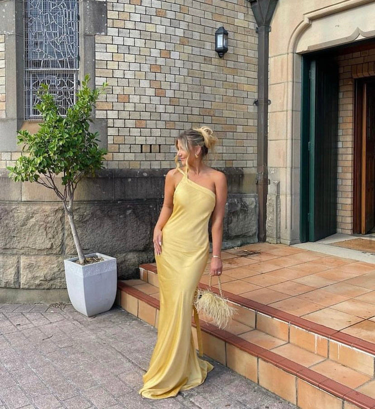 Xynara ™ | Elegáns vállatlan ruha fűzéssel